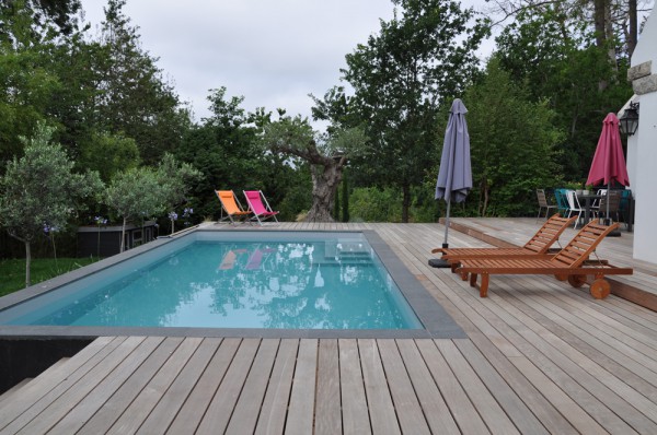 Dallage, terrasse bois piscine
