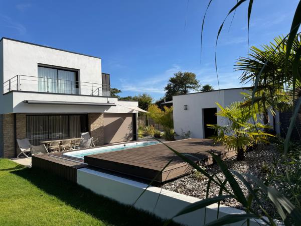 Terrasse dallage, intégration en bois bambou d'un SPA