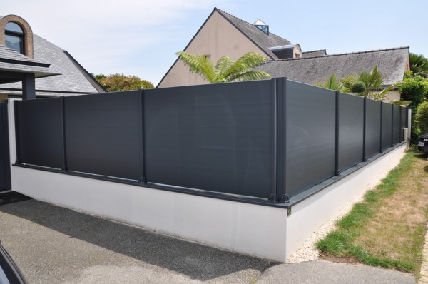 Muret enduit avec couvertine alu, clôture alu - paysagiste Vannes