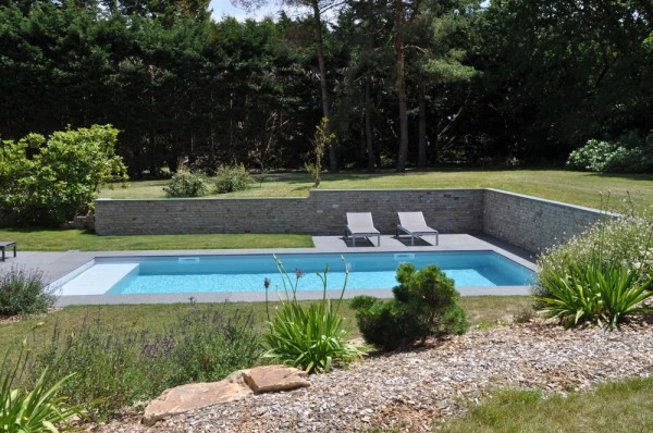 Muret avec parement en pierre et couvertine alu