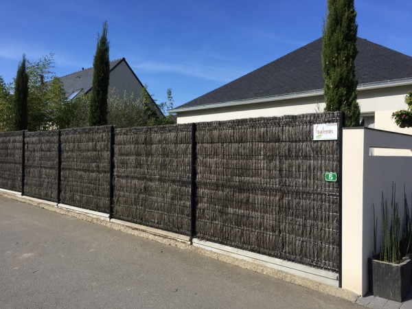 Grillage rigide avec brande de Bruyère - paysagiste Vannes