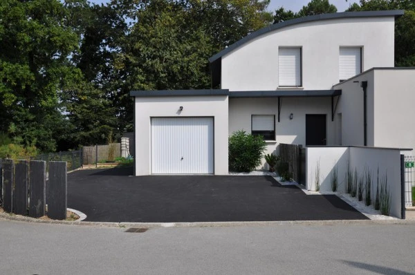 Clôtures palis d'ardoises et mur enduit avec couvertine alu