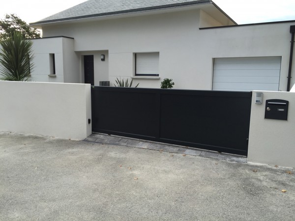 Murs enduits, portail alu - paysagiste Vannes
