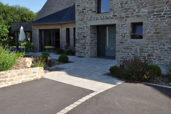 Enrobé, pavage multiformat, chainettes pavés entrée - paysagiste Vannes