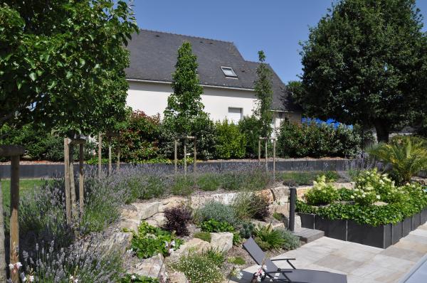 Dallage céramique et terrasse bois - paysagiste Vannes