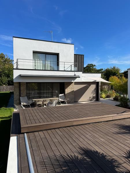Terrasse et volet mobile SPA en bois bambou