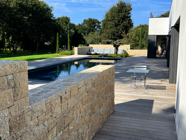 Abords de piscine - paysagiste Vannes