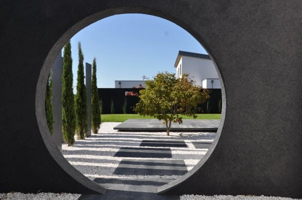 Pas japonais en ardoise, nidagravel, mur déco - paysagiste Vannes