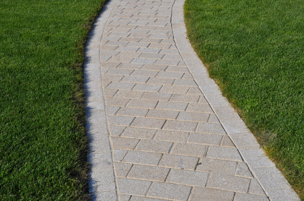 Allée en pavés granit - paysagiste Vannes