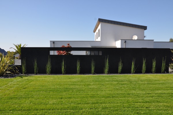 Mur marbro noir avec fenêtre - paysagiste Vannes