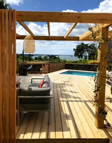 Pergola bois sur mesure - paysagiste Vannes