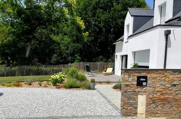 Terrasse dallage céramique sur plots - paysagiste Vannes