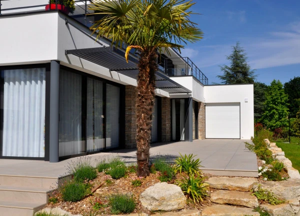 Terrasse dallage céramique sur plots - paysagiste Vannes
