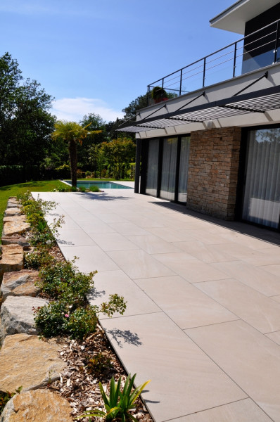 Terrasse dallage céramique sur plots - paysagiste Vannes