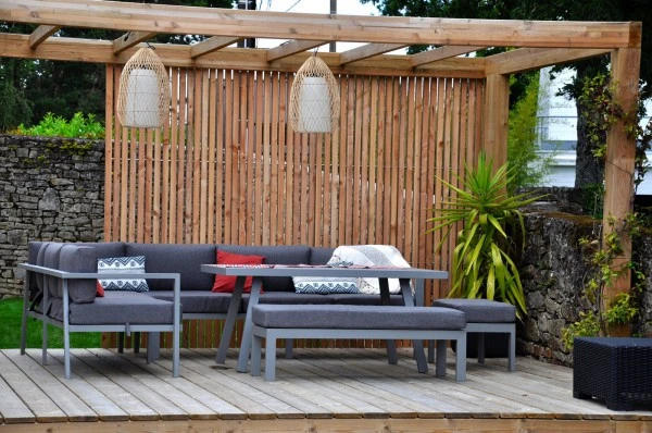 Pergola bois sur mesure - paysagiste Vannes