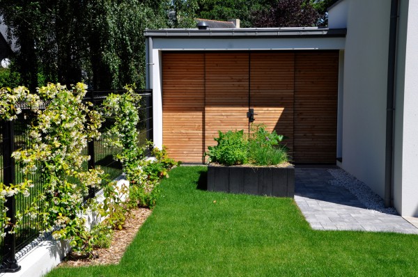 Carré de potager et gazon de placage
