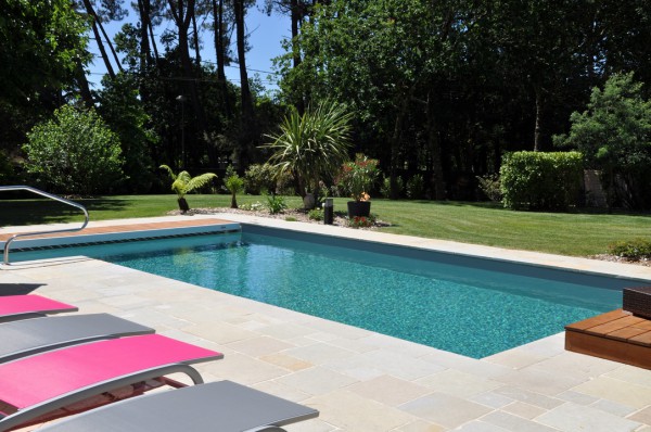 Abords de piscine, dallage, bois - paysagiste Vannes