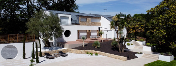 Mur rond sur mesure, muret en pierre sèche - paysagiste Vannes
