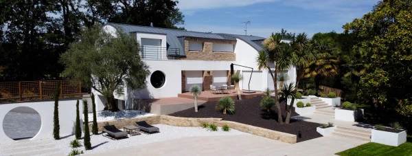 Mur rond sur mesure, muret en pierre sèche - paysagiste Vannes