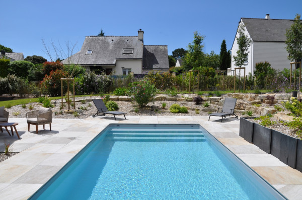 Abords de piscine - paysagiste Vannes