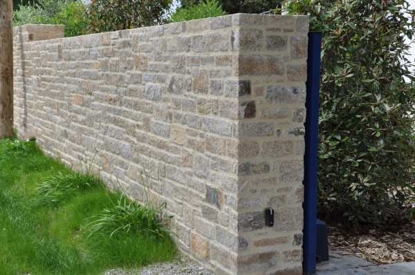 Mur en pierre naturelle granit