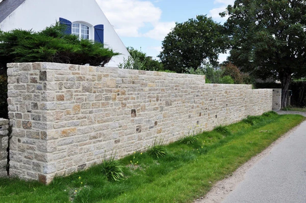 Mur en pierre naturelle granit