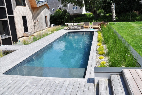 Abords de piscine - paysagiste Vannes