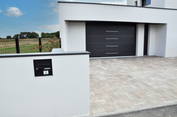 Mur enduit avec couvertine alu - paysagiste Vannes