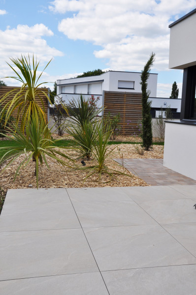 Terrasse en dallage céramique - paysagiste Vannes