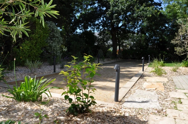 Terrain de pétanque avec éclairage extérieur - paysagiste Vannes