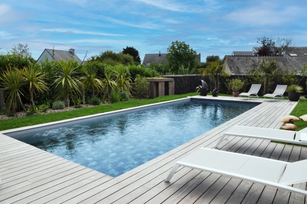 Abords de piscine - paysagiste Vannes