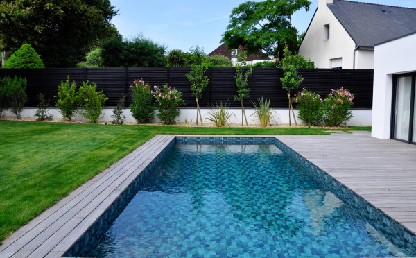 Abords de piscine - paysagiste Vannes