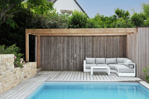 Pergola et abri de jardin sur mesures en liteaux bois - paysagiste Vannes
