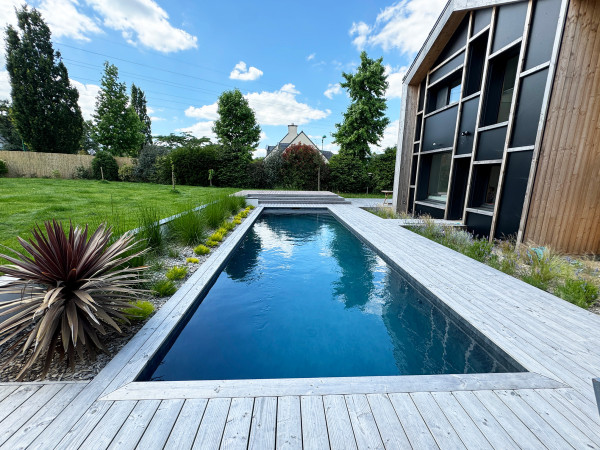Abords de piscine - paysagiste Vannes