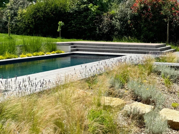 Abords de piscine - paysagiste Vannes