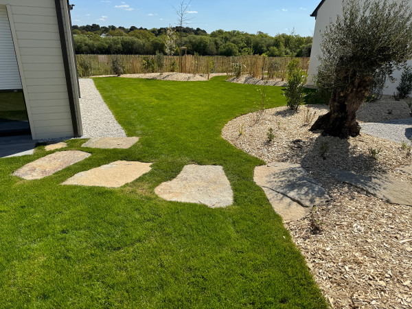 Pas japonais en pierre naturelle granit - paysagiste Vannes