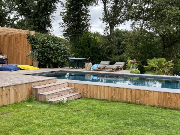 Intégration bois d'une piscine