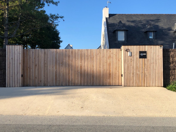 Portail en liteaux bois sur mesure