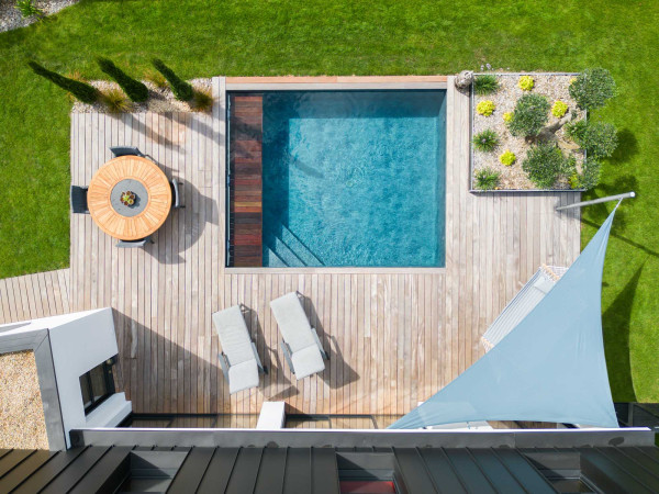 Abords de piscine (photo ©Sous Un Autre Angle)