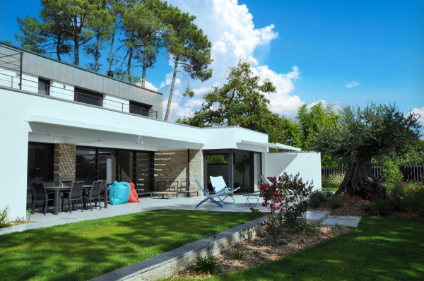 Muret avec parement en pierre